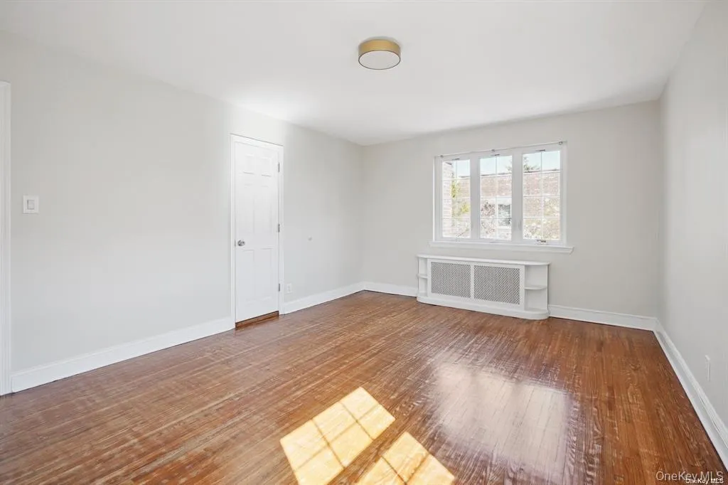 175-03 Jewel Avenue, New York, NY, 3 Bedrooms Bedrooms, 6 Rooms Rooms,2 BathroomsBathrooms,Residential Lease,For Rent,Jewel,0,995009 175-03 Jewel Avenue, New York, NY, 3 Bedrooms Bedrooms, 6 Rooms Rooms,2 BathroomsBathrooms,Residential Lease,For Rent,Jewel,0,995009