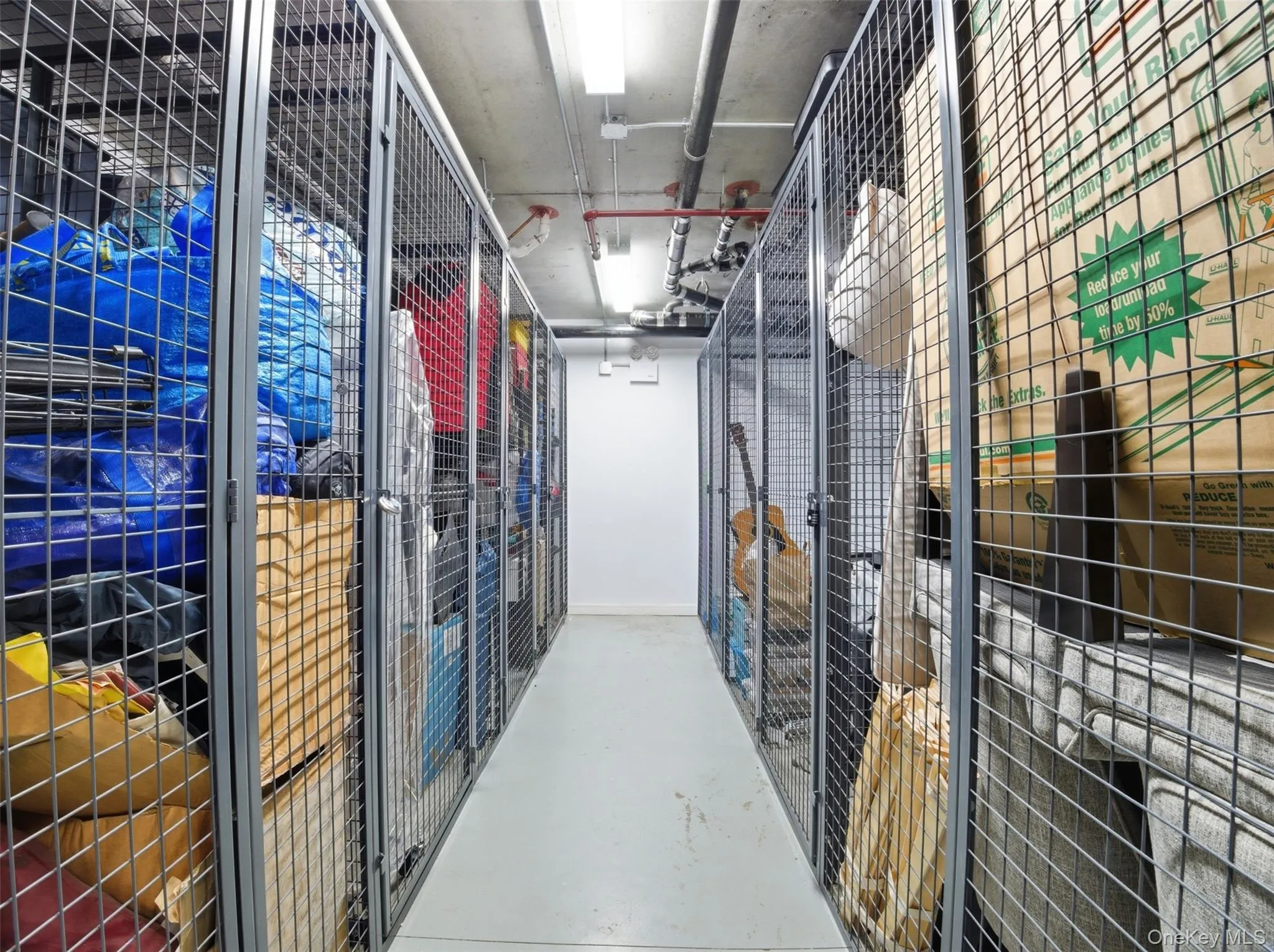 Unit Comes with Storage Unit Comes with Storage