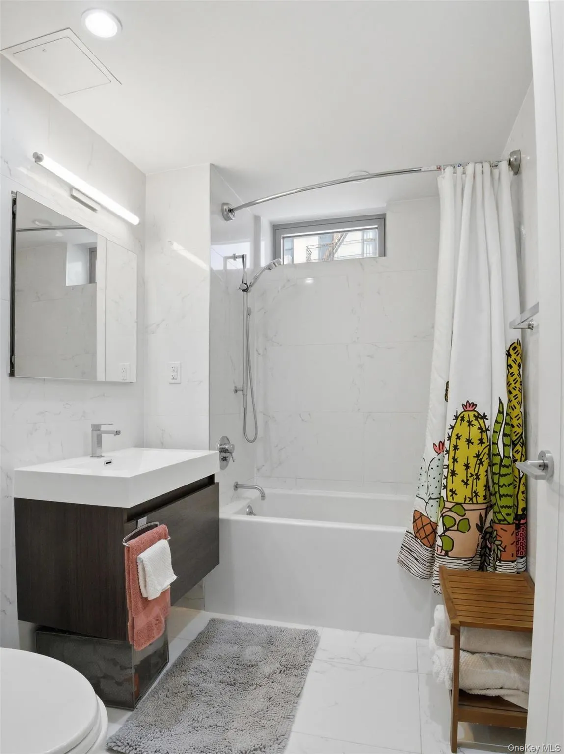 Full Bathroom Full Bathroom