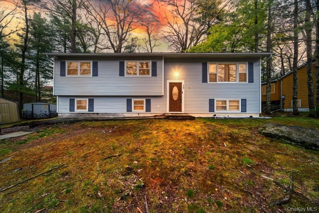 17 Chester Street, Thompson, NY, 3 Bedrooms Bedrooms, 7 Rooms Rooms,2 BathroomsBathrooms,Residential Sale,For Rent,Chester,0,995033 17 Chester Street, Thompson, NY, 3 Bedrooms Bedrooms, 7 Rooms Rooms,2 BathroomsBathrooms,Residential Sale,For Rent,Chester,0,995033