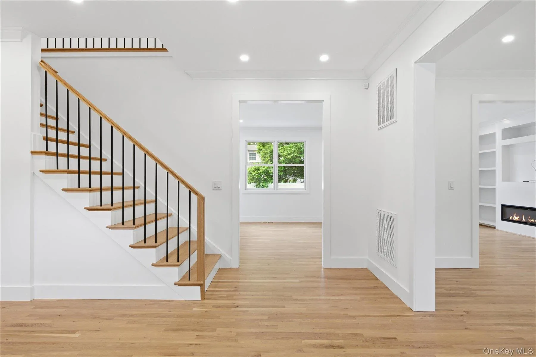 Large Entrance Foyer Large Entrance Foyer