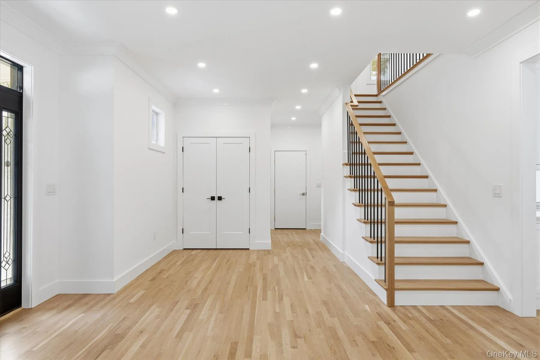 Large Entrance Foyer Large Entrance Foyer