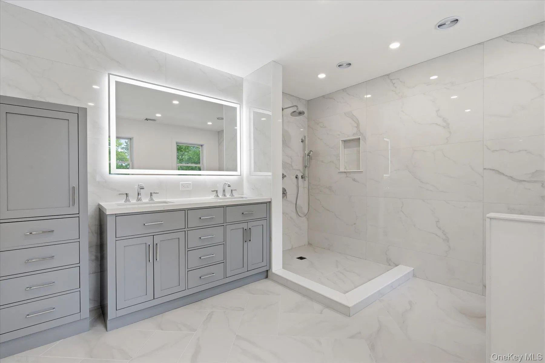 Large Primary bathroom with oversized shower and soaking Large Primary bathroom with oversized shower and soaking