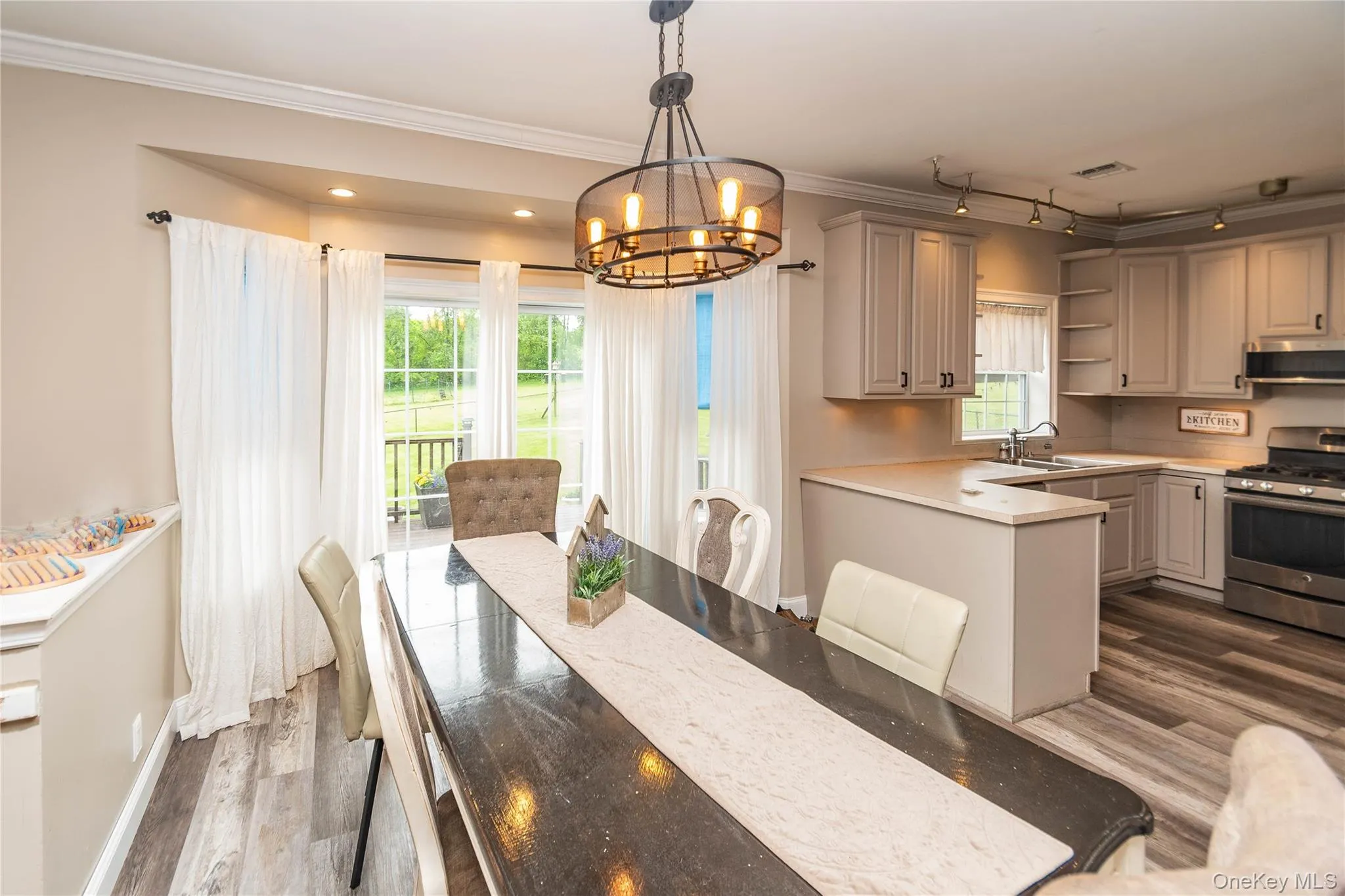 Eat in / Kitchen Eat in / Kitchen