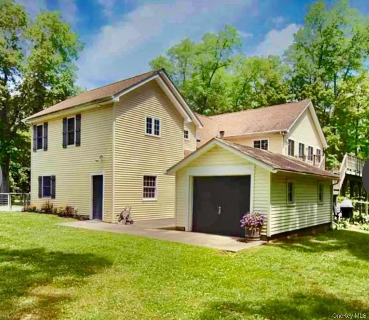 Back of house. Storage garage. Back of house. Storage garage.