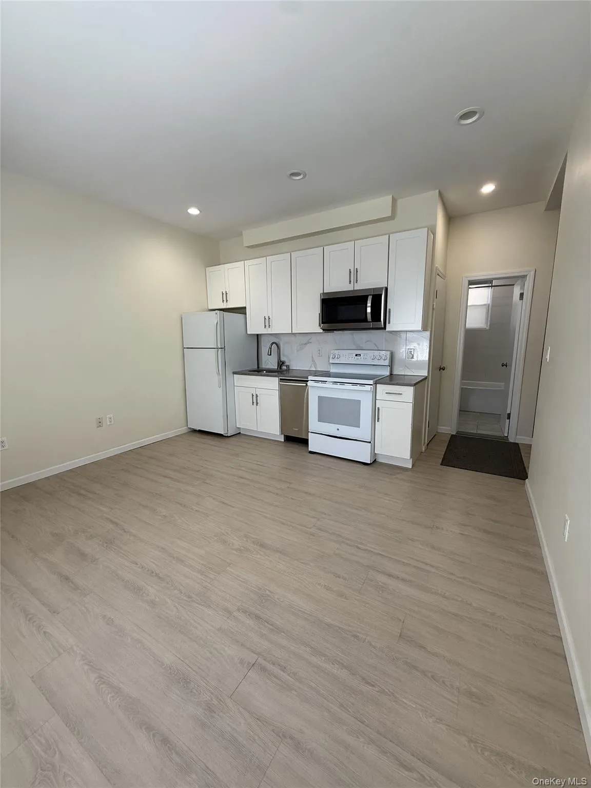 127 Mineola Boulevard, North Hempstead, NY, 1 Bedroom Bedrooms, 3 Rooms Rooms,1 BathroomBathrooms,Residential Lease,For Rent,Mineola,0,995066 127 Mineola Boulevard, North Hempstead, NY, 1 Bedroom Bedrooms, 3 Rooms Rooms,1 BathroomBathrooms,Residential Lease,For Rent,Mineola,0,995066