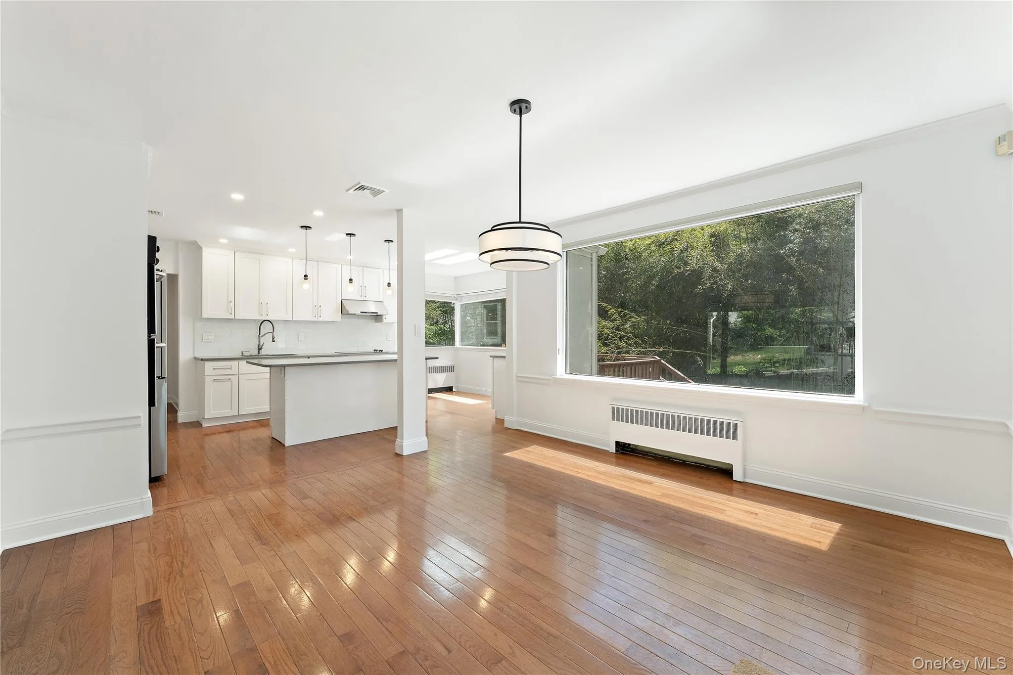 Open Kitchen and dining room. Open Kitchen and dining room.