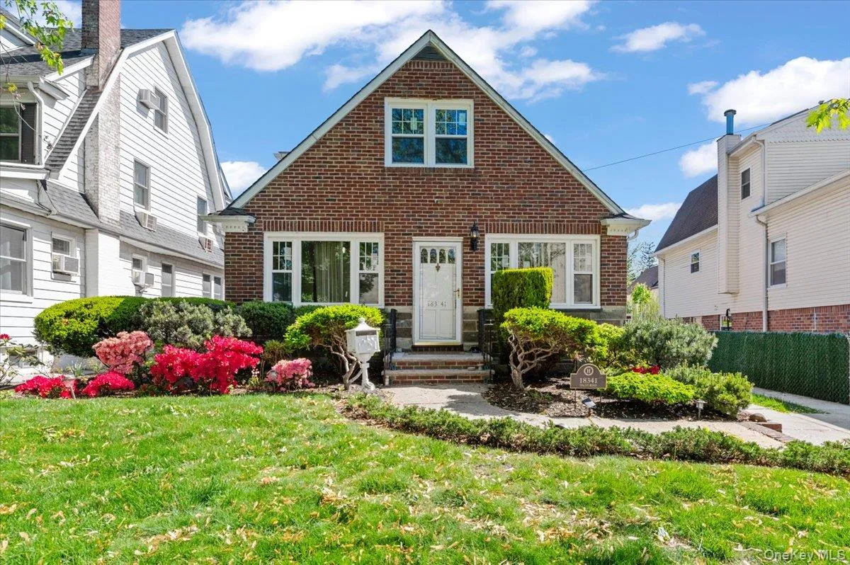 183-41 Dalny Road, New York, NY, 5 Bedrooms Bedrooms, 10 Rooms Rooms,3 BathroomsBathrooms,Residential,For Rent,Dalny,0,995096 183-41 Dalny Road, New York, NY, 5 Bedrooms Bedrooms, 10 Rooms Rooms,3 BathroomsBathrooms,Residential,For Rent,Dalny,0,995096