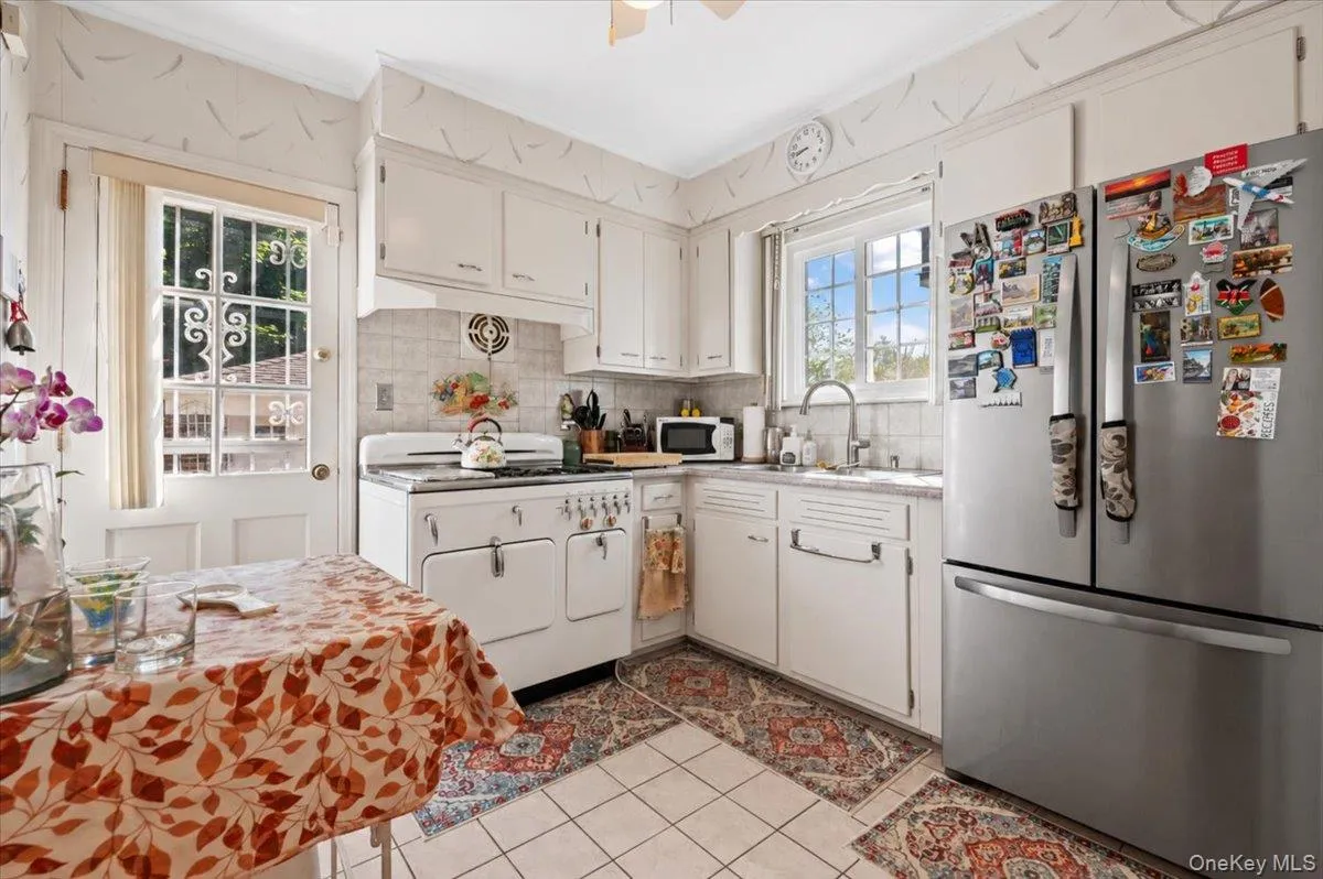 183-41 Dalny Road, New York, NY, 5 Bedrooms Bedrooms, 10 Rooms Rooms,3 BathroomsBathrooms,Residential,For Rent,Dalny,0,995096 183-41 Dalny Road, New York, NY, 5 Bedrooms Bedrooms, 10 Rooms Rooms,3 BathroomsBathrooms,Residential,For Rent,Dalny,0,995096