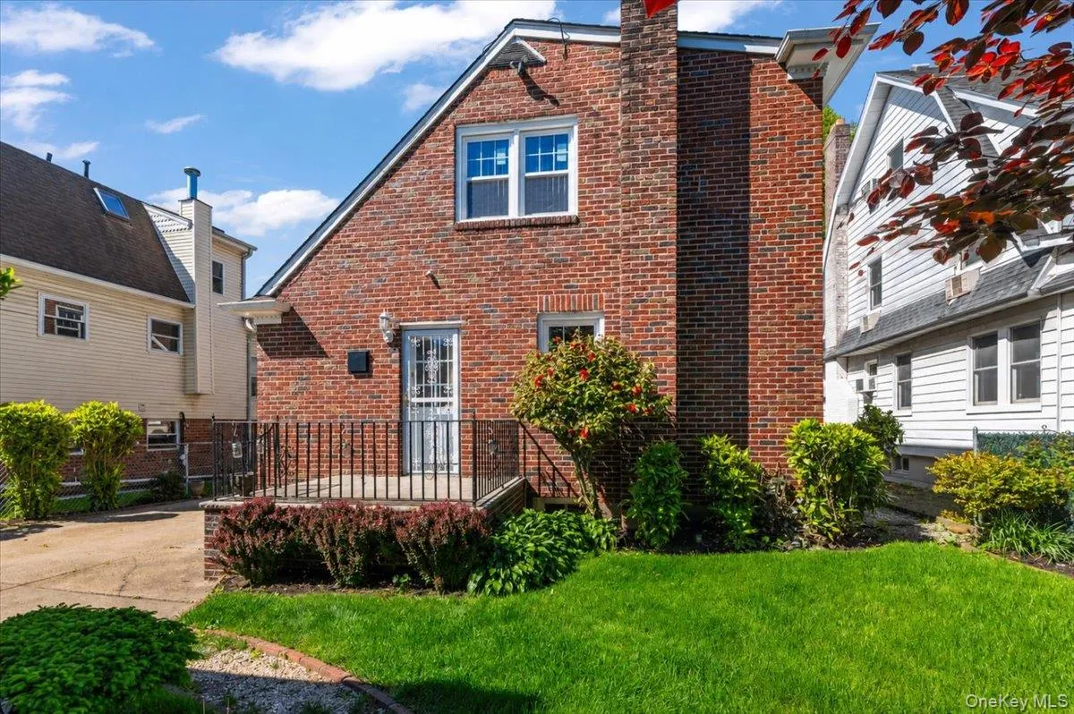183-41 Dalny Road, New York, NY, 5 Bedrooms Bedrooms, 10 Rooms Rooms,3 BathroomsBathrooms,Residential,For Rent,Dalny,0,995096 183-41 Dalny Road, New York, NY, 5 Bedrooms Bedrooms, 10 Rooms Rooms,3 BathroomsBathrooms,Residential,For Rent,Dalny,0,995096