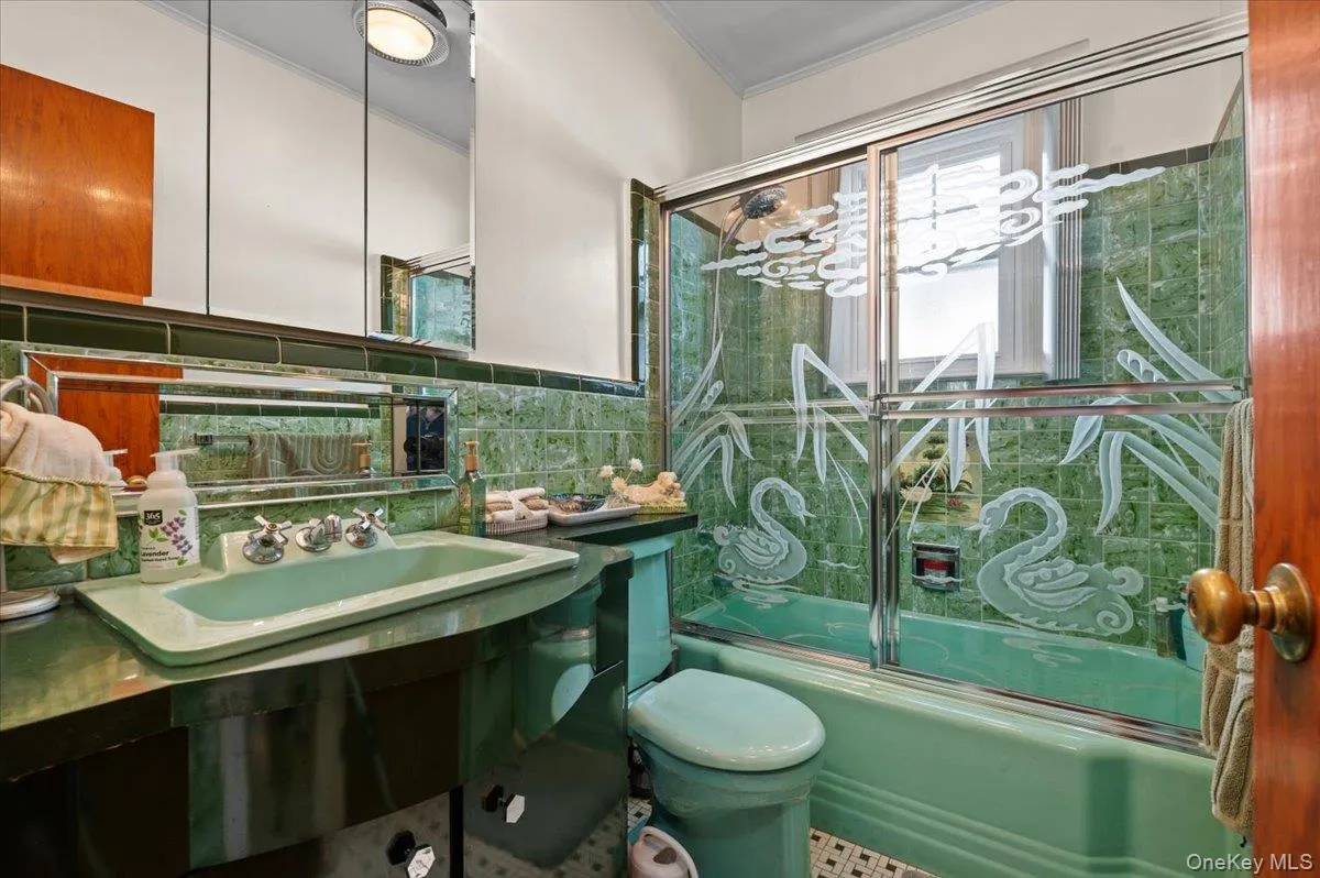 183-41 Dalny Road, New York, NY, 5 Bedrooms Bedrooms, 10 Rooms Rooms,3 BathroomsBathrooms,Residential,For Rent,Dalny,0,995096 183-41 Dalny Road, New York, NY, 5 Bedrooms Bedrooms, 10 Rooms Rooms,3 BathroomsBathrooms,Residential,For Rent,Dalny,0,995096