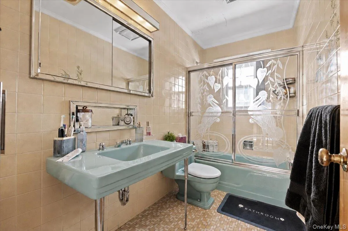 183-41 Dalny Road, New York, NY, 5 Bedrooms Bedrooms, 10 Rooms Rooms,3 BathroomsBathrooms,Residential,For Rent,Dalny,0,995096 183-41 Dalny Road, New York, NY, 5 Bedrooms Bedrooms, 10 Rooms Rooms,3 BathroomsBathrooms,Residential,For Rent,Dalny,0,995096