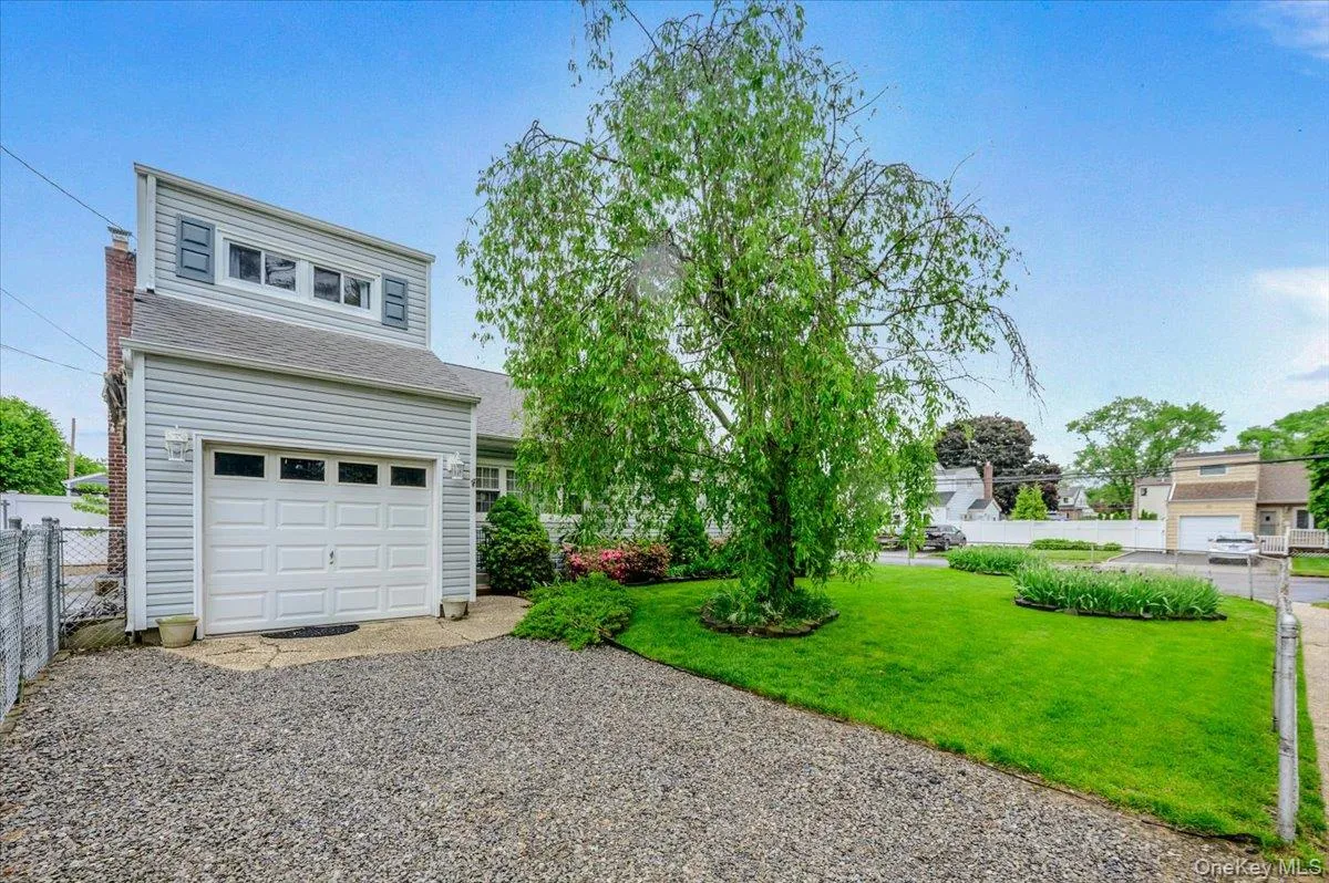 18 Kelly Place, Babylon, NY, 3 Bedrooms Bedrooms, 6 Rooms Rooms,1 BathroomBathrooms,Residential,For Rent,Kelly,0,KEY995110 18 Kelly Place, Babylon, NY, 3 Bedrooms Bedrooms, 6 Rooms Rooms,1 BathroomBathrooms,Residential,For Rent,Kelly,0,KEY995110