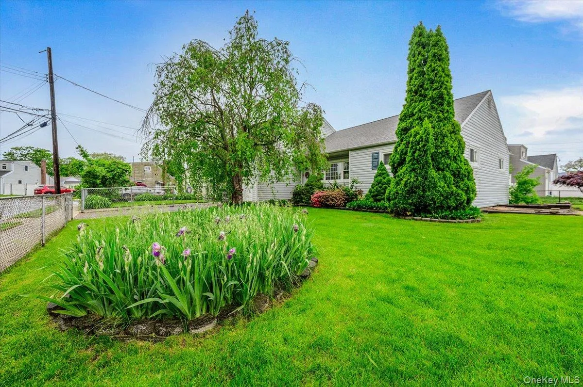 18 Kelly Place, Babylon, NY, 3 Bedrooms Bedrooms, 6 Rooms Rooms,1 BathroomBathrooms,Residential,For Rent,Kelly,0,KEY995110 18 Kelly Place, Babylon, NY, 3 Bedrooms Bedrooms, 6 Rooms Rooms,1 BathroomBathrooms,Residential,For Rent,Kelly,0,KEY995110