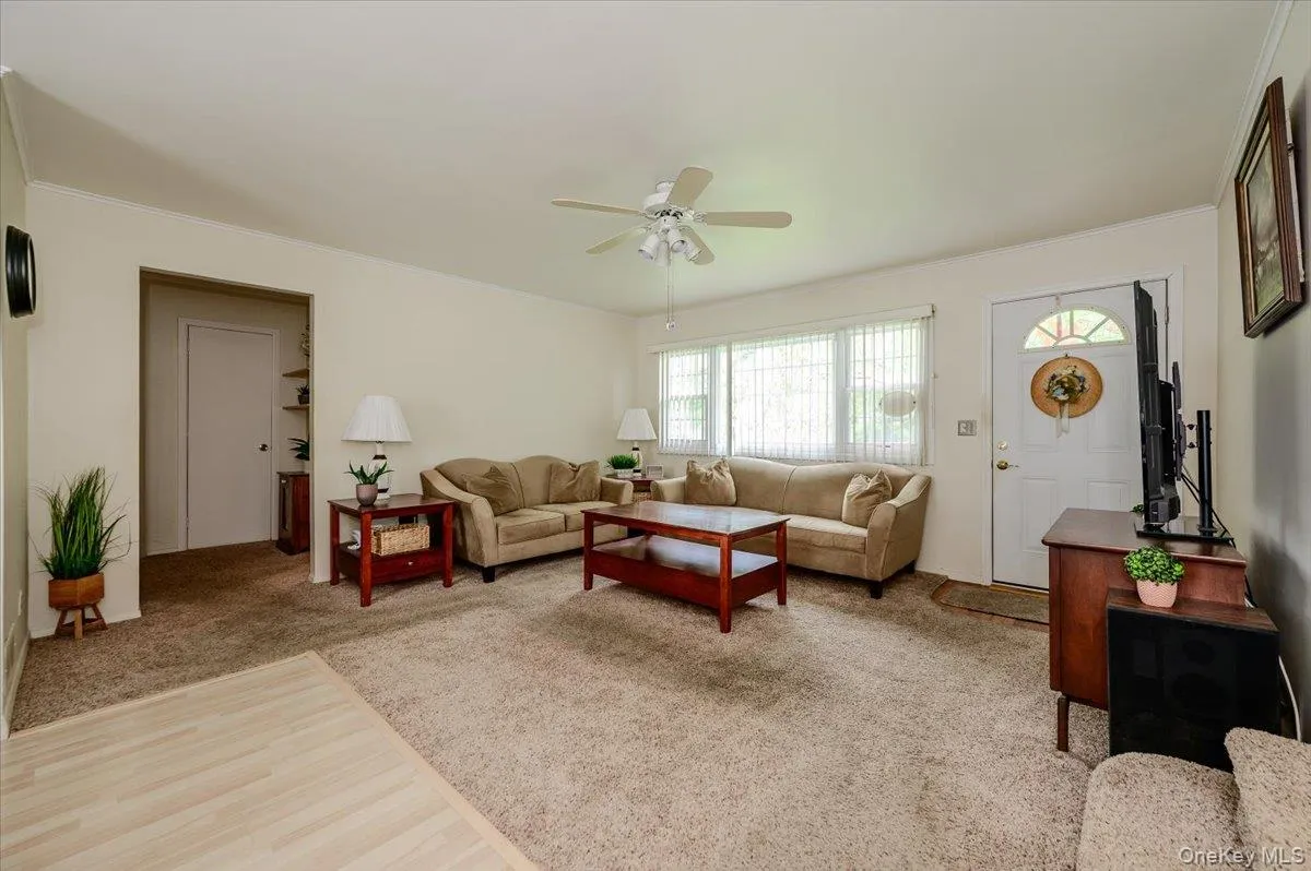 18 Kelly Place, Babylon, NY, 3 Bedrooms Bedrooms, 6 Rooms Rooms,1 BathroomBathrooms,Residential,For Rent,Kelly,0,KEY995110 18 Kelly Place, Babylon, NY, 3 Bedrooms Bedrooms, 6 Rooms Rooms,1 BathroomBathrooms,Residential,For Rent,Kelly,0,KEY995110