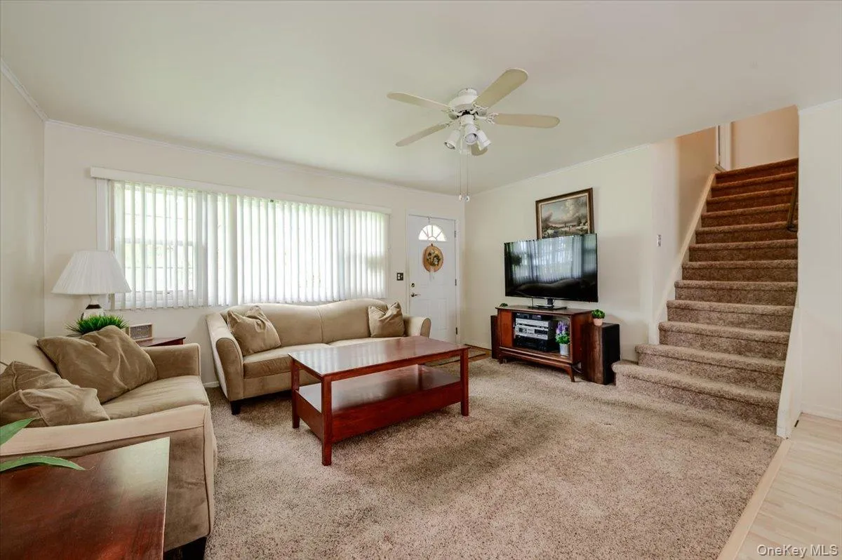 18 Kelly Place, Babylon, NY, 3 Bedrooms Bedrooms, 6 Rooms Rooms,1 BathroomBathrooms,Residential,For Rent,Kelly,0,KEY995110 18 Kelly Place, Babylon, NY, 3 Bedrooms Bedrooms, 6 Rooms Rooms,1 BathroomBathrooms,Residential,For Rent,Kelly,0,KEY995110