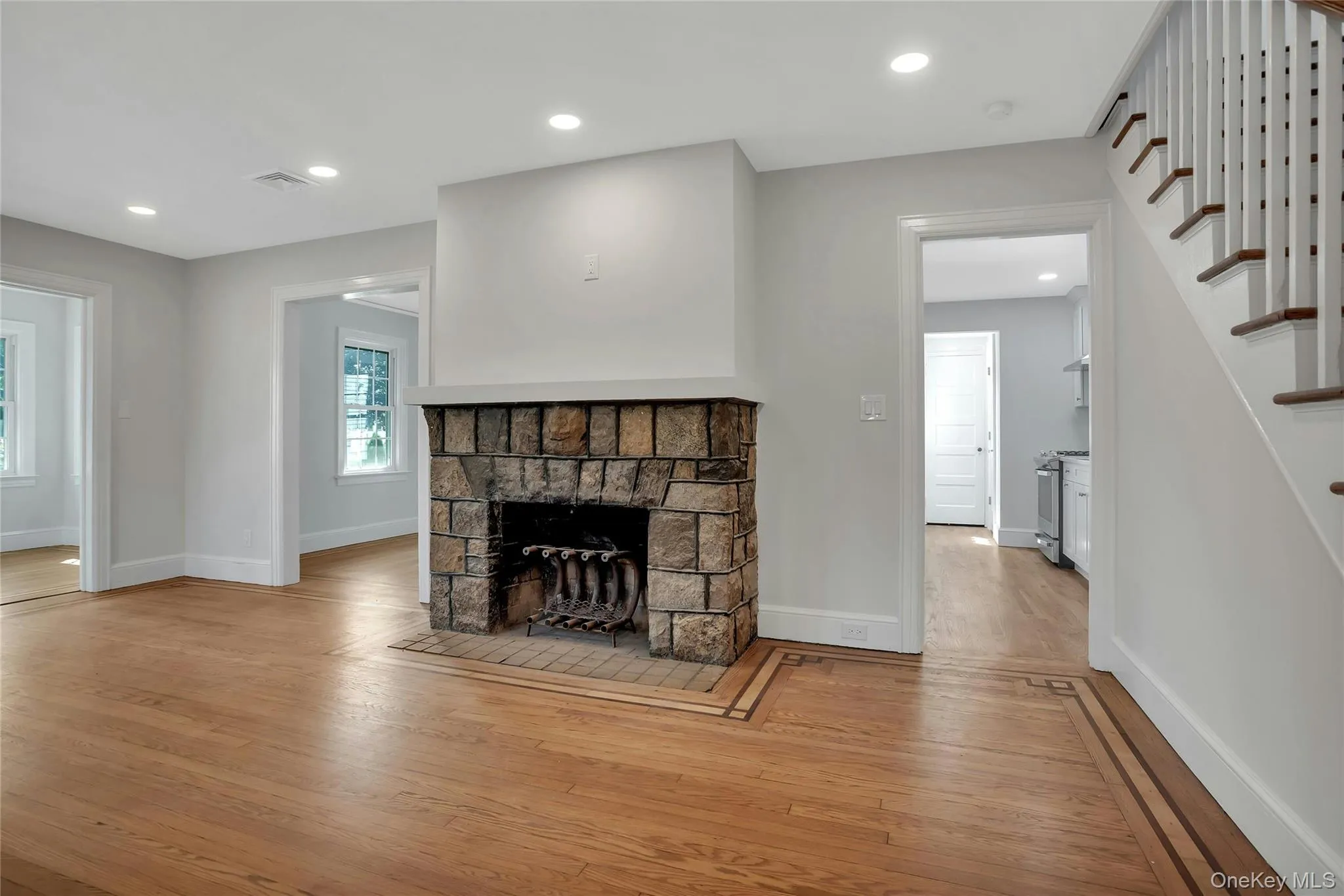 92 Hillside Avenue, North Hempstead, NY, 3 Bedrooms Bedrooms, 7 Rooms Rooms,2 BathroomsBathrooms,Residential Lease,For Rent,Hillside,0,995125 92 Hillside Avenue, North Hempstead, NY, 3 Bedrooms Bedrooms, 7 Rooms Rooms,2 BathroomsBathrooms,Residential Lease,For Rent,Hillside,0,995125