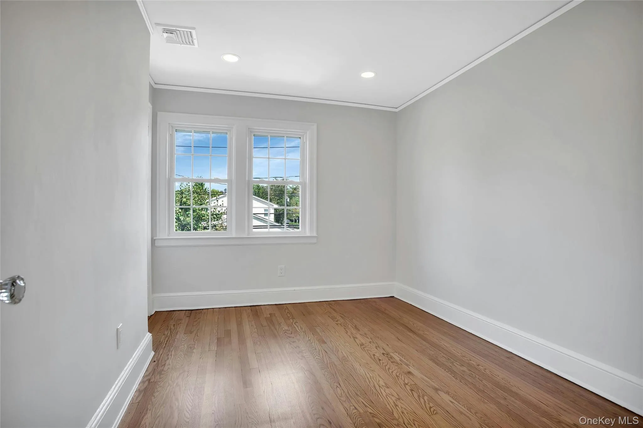 92 Hillside Avenue, North Hempstead, NY, 3 Bedrooms Bedrooms, 7 Rooms Rooms,2 BathroomsBathrooms,Residential Lease,For Rent,Hillside,0,995125 92 Hillside Avenue, North Hempstead, NY, 3 Bedrooms Bedrooms, 7 Rooms Rooms,2 BathroomsBathrooms,Residential Lease,For Rent,Hillside,0,995125