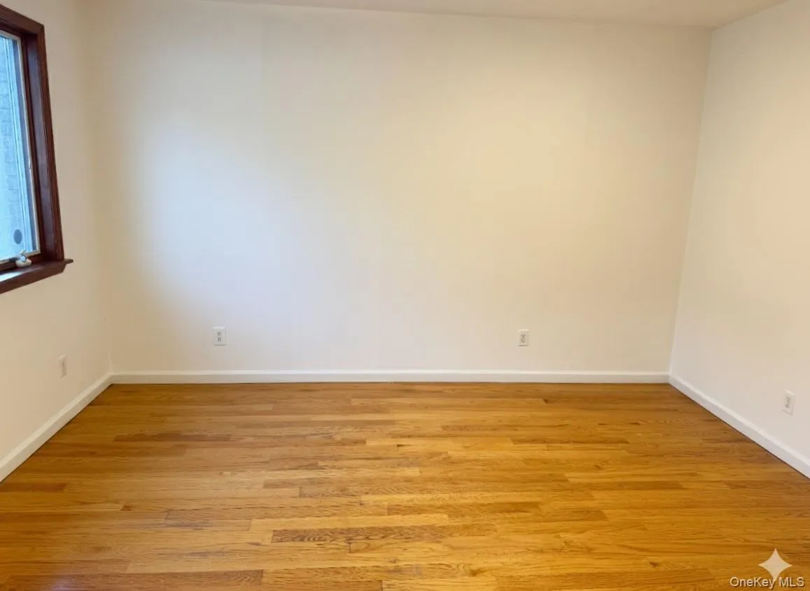 4033 191st Street, New York, NY, 3 Bedrooms Bedrooms, 5 Rooms Rooms,2 BathroomsBathrooms,Residential Lease,For Rent,191st,0,995160 4033 191st Street, New York, NY, 3 Bedrooms Bedrooms, 5 Rooms Rooms,2 BathroomsBathrooms,Residential Lease,For Rent,191st,0,995160