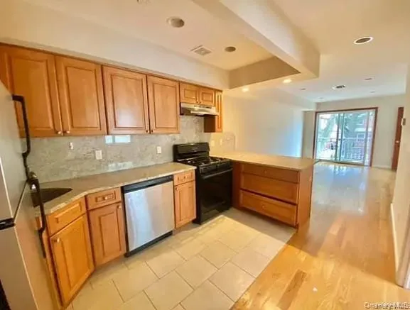 4033 191st Street, New York, NY, 3 Bedrooms Bedrooms, 5 Rooms Rooms,2 BathroomsBathrooms,Residential Lease,For Rent,191st,0,995160 4033 191st Street, New York, NY, 3 Bedrooms Bedrooms, 5 Rooms Rooms,2 BathroomsBathrooms,Residential Lease,For Rent,191st,0,995160
