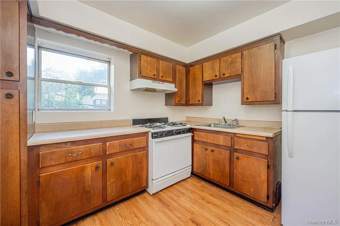 111 Kensington Road, Eastchester, NY, 1 Bedroom Bedrooms, 3 Rooms Rooms,1 BathroomBathrooms,Residential Lease,For Rent,Kensington,0,995162 111 Kensington Road, Eastchester, NY, 1 Bedroom Bedrooms, 3 Rooms Rooms,1 BathroomBathrooms,Residential Lease,For Rent,Kensington,0,995162
