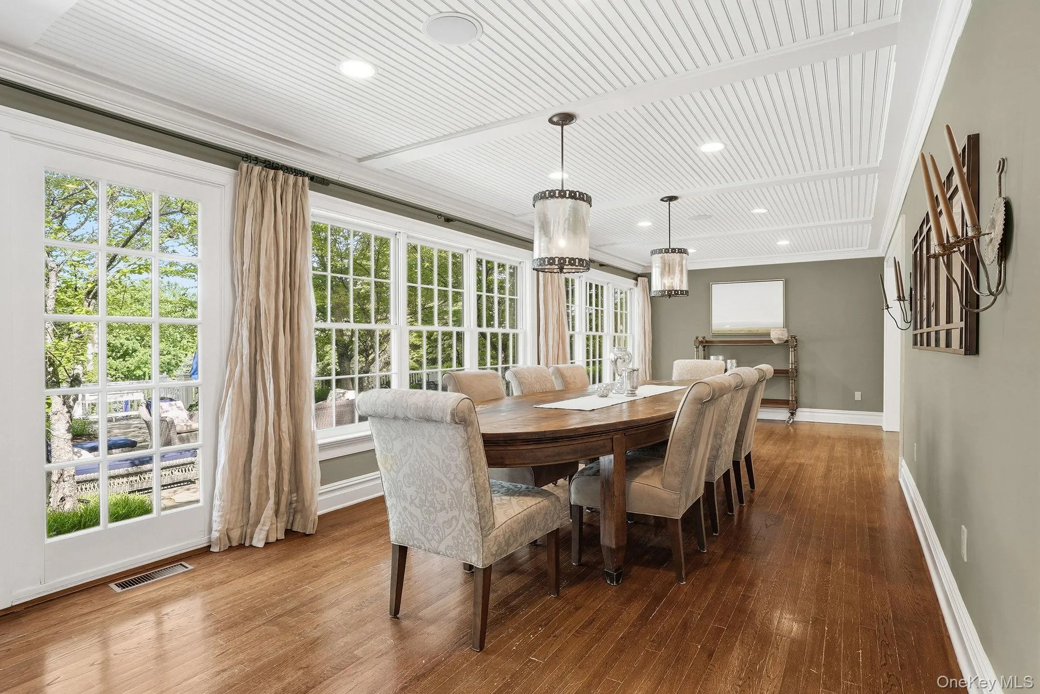 Spectacular Dining Room with Floor to Ceiling Windows Overlooking the Terrace Spectacular Dining Room with Floor to Ceiling Windows Overlooking the Terrace