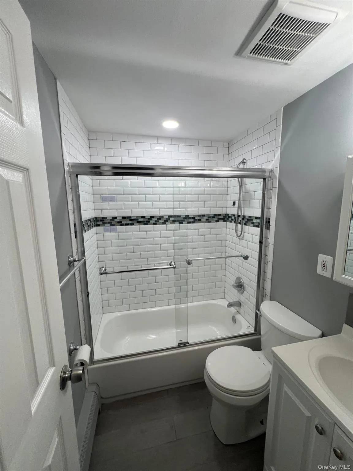 15 Beach Avenue, Brookhaven, NY, 6 Bedrooms Bedrooms, 9 Rooms Rooms,2 BathroomsBathrooms,Residential Lease,For Rent,Beach,0,995189 15 Beach Avenue, Brookhaven, NY, 6 Bedrooms Bedrooms, 9 Rooms Rooms,2 BathroomsBathrooms,Residential Lease,For Rent,Beach,0,995189