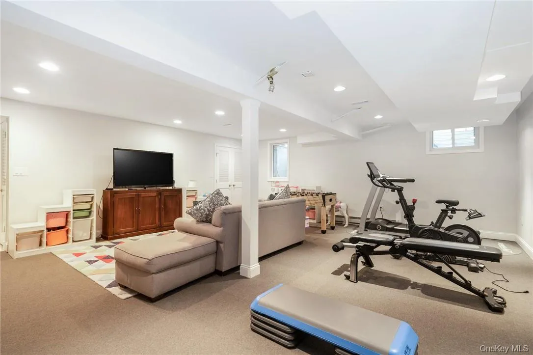 10 Loewen Court, Rye City, NY, 5 Bedrooms Bedrooms, 10 Rooms Rooms,4 BathroomsBathrooms,Residential Lease,For Rent,Loewen,0,995190 10 Loewen Court, Rye City, NY, 5 Bedrooms Bedrooms, 10 Rooms Rooms,4 BathroomsBathrooms,Residential Lease,For Rent,Loewen,0,995190