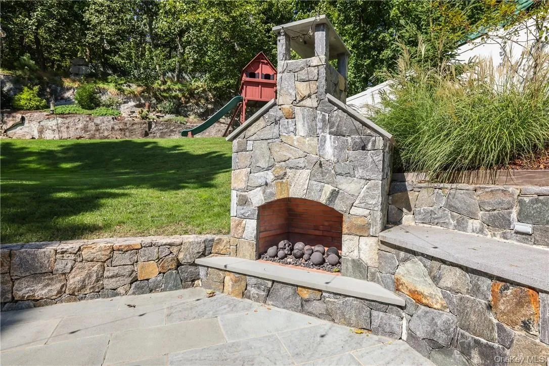 10 Loewen Court, Rye City, NY, 5 Bedrooms Bedrooms, 10 Rooms Rooms,4 BathroomsBathrooms,Residential Lease,For Rent,Loewen,0,995190 10 Loewen Court, Rye City, NY, 5 Bedrooms Bedrooms, 10 Rooms Rooms,4 BathroomsBathrooms,Residential Lease,For Rent,Loewen,0,995190
