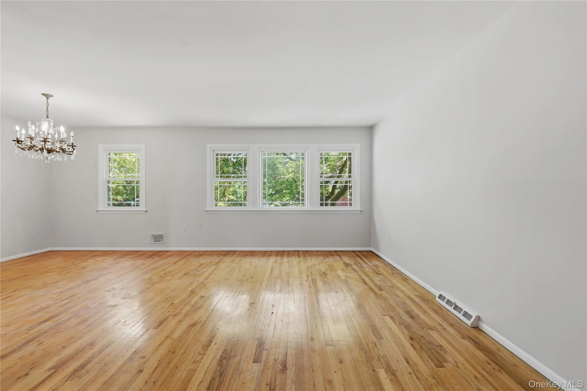 57-04 Cloverdale Boulevard, New York, NY, 3 Bedrooms Bedrooms, 7 Rooms Rooms,2 BathroomsBathrooms,Residential Lease,For Rent,Cloverdale,0,995195 57-04 Cloverdale Boulevard, New York, NY, 3 Bedrooms Bedrooms, 7 Rooms Rooms,2 BathroomsBathrooms,Residential Lease,For Rent,Cloverdale,0,995195