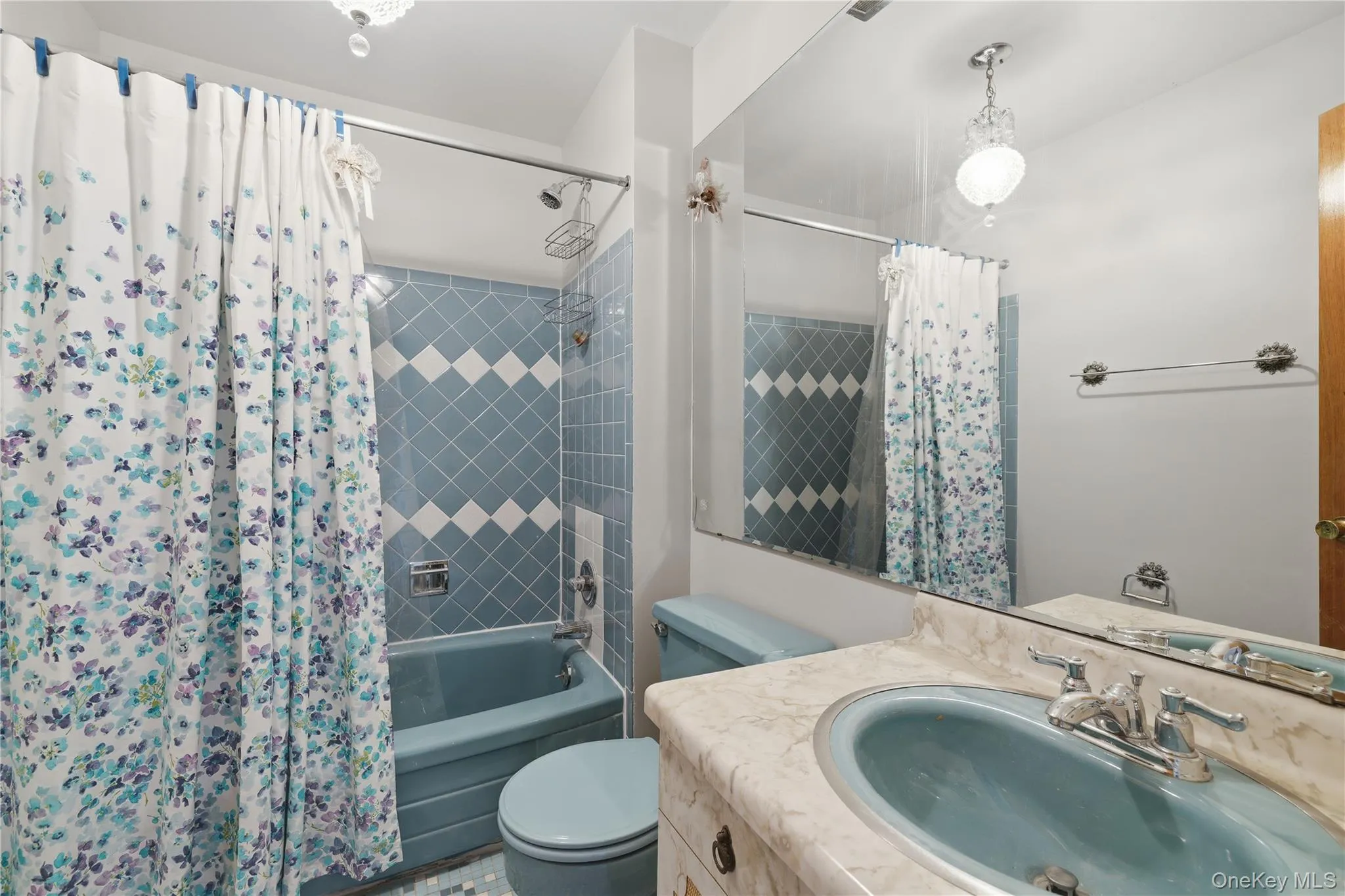 57-04 Cloverdale Boulevard, New York, NY, 3 Bedrooms Bedrooms, 7 Rooms Rooms,2 BathroomsBathrooms,Residential Lease,For Rent,Cloverdale,0,995195 57-04 Cloverdale Boulevard, New York, NY, 3 Bedrooms Bedrooms, 7 Rooms Rooms,2 BathroomsBathrooms,Residential Lease,For Rent,Cloverdale,0,995195