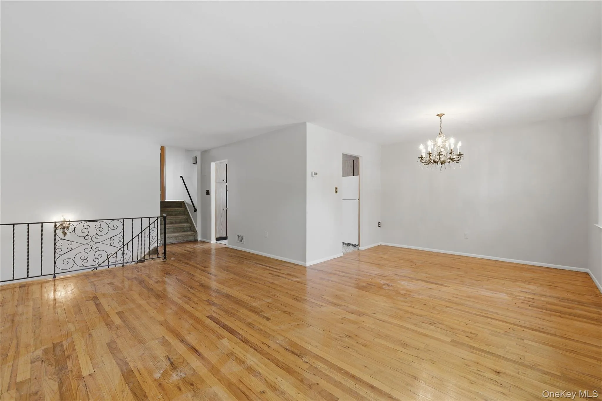 57-04 Cloverdale Boulevard, New York, NY, 3 Bedrooms Bedrooms, 7 Rooms Rooms,2 BathroomsBathrooms,Residential Lease,For Rent,Cloverdale,0,995195 57-04 Cloverdale Boulevard, New York, NY, 3 Bedrooms Bedrooms, 7 Rooms Rooms,2 BathroomsBathrooms,Residential Lease,For Rent,Cloverdale,0,995195