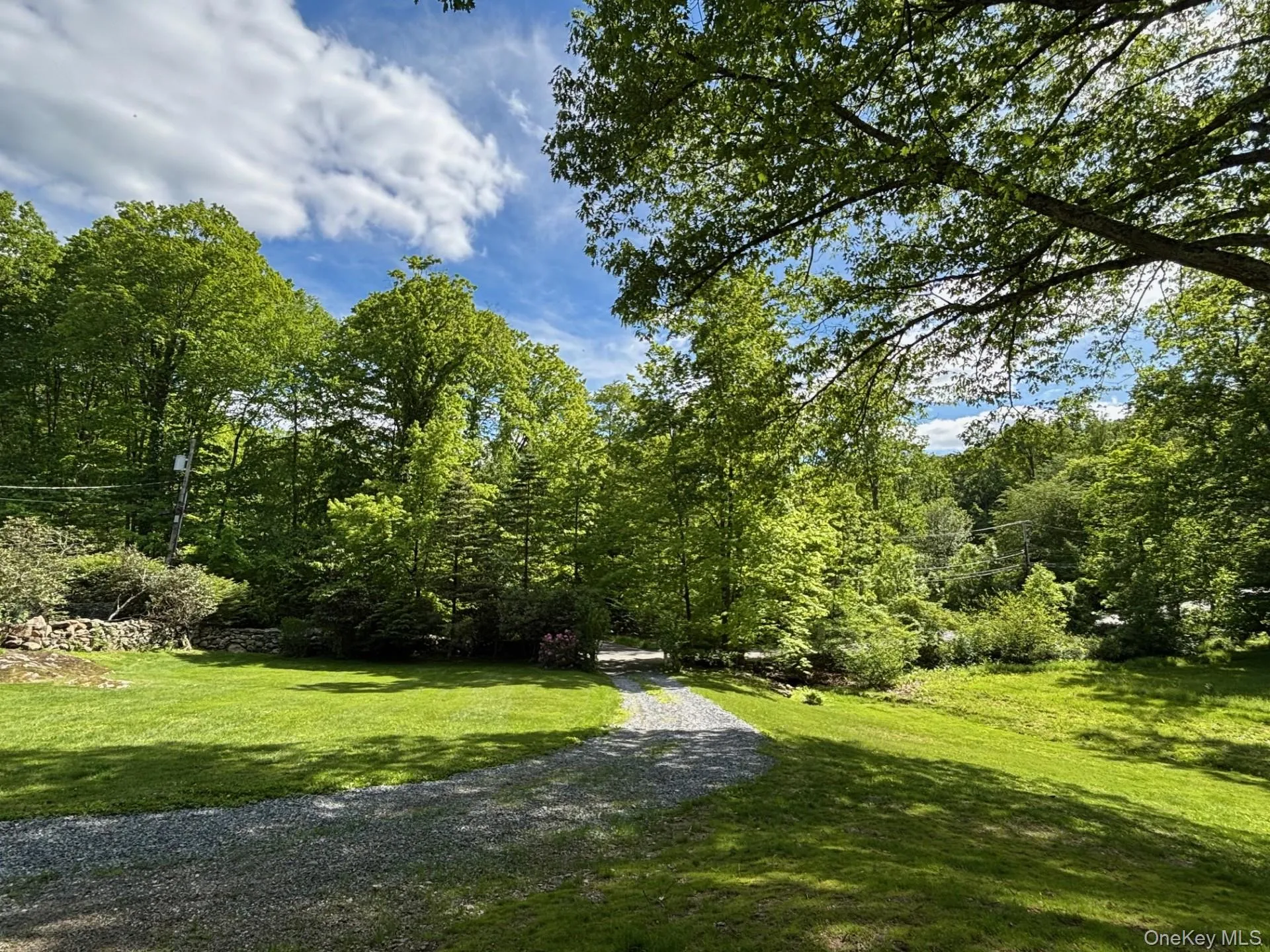 Come see this special cottage for yourself! Relax and enjoy this peaceful property, with the mature landscaping, specimen plantings and the local wildlife. Come see this special cottage for yourself! Relax and enjoy this peaceful property, with the mature landscaping, specimen plantings and the local wildlife.