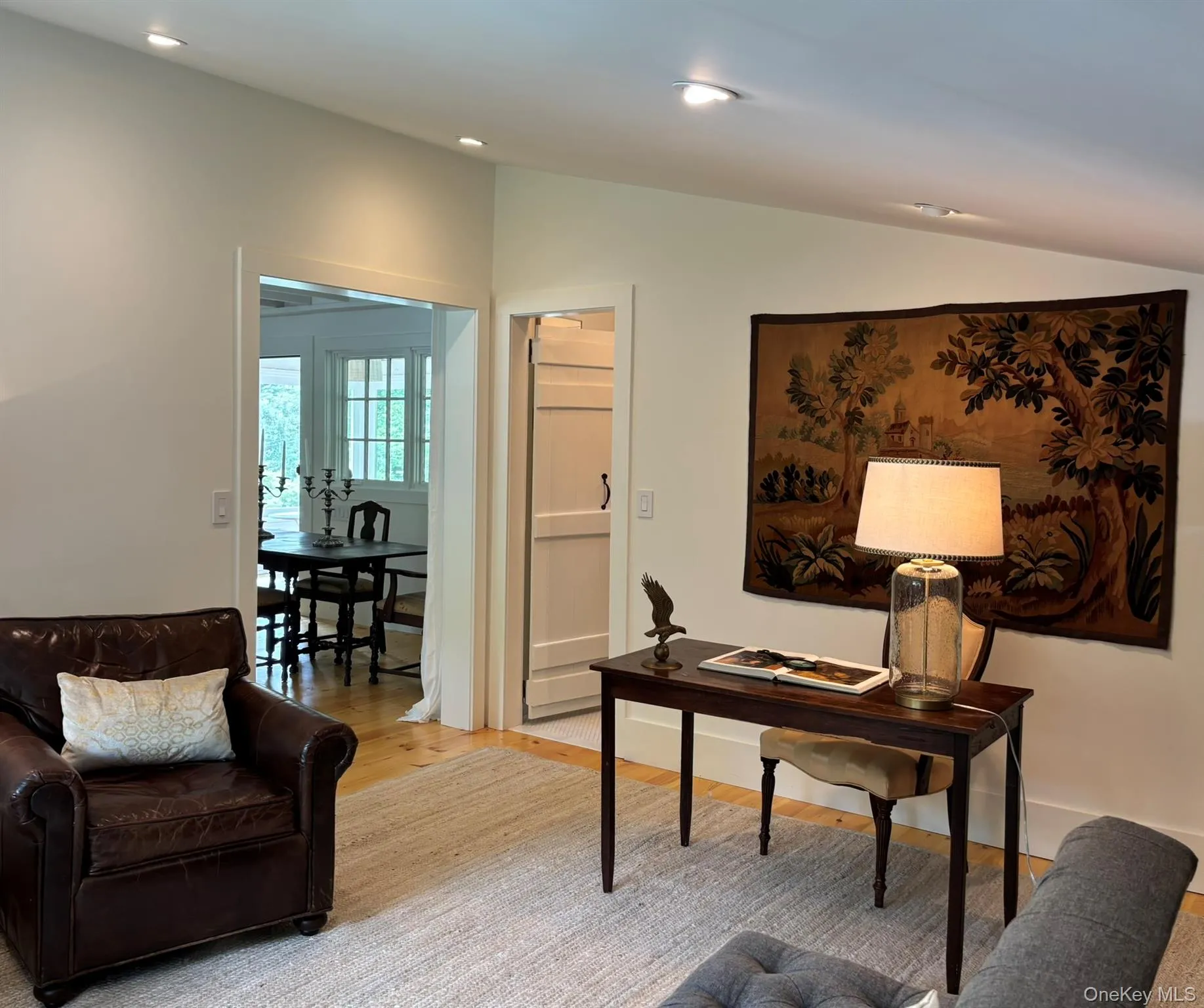 The full bath adjoins the den/office, perfect for guests. The full bath adjoins the den/office, perfect for guests.