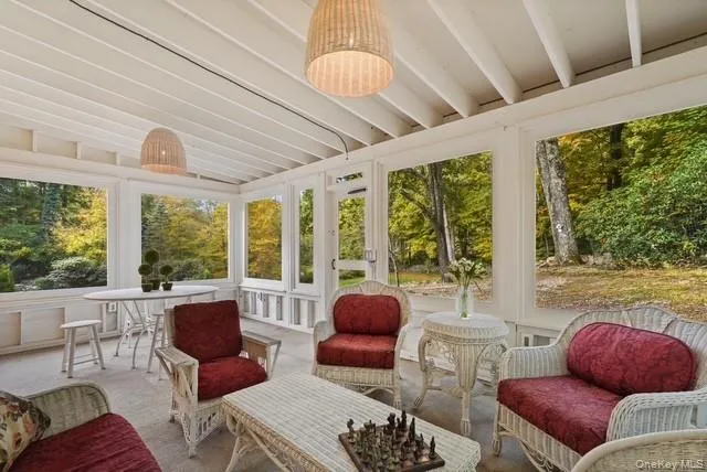 Spend quiet mornings and relaxing evenings enjoying the peaceful surroundings. Spend quiet mornings and relaxing evenings enjoying the peaceful surroundings.