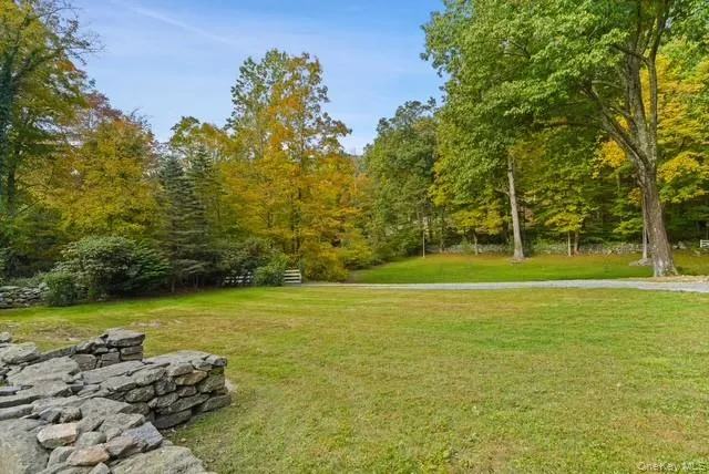 The view of the property towards the entrance driveway. The view of the property towards the entrance driveway.