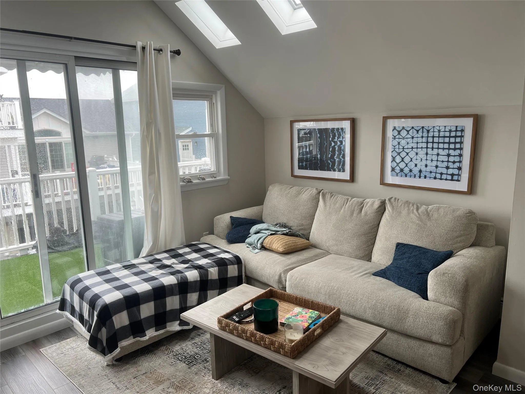 103 Florida Street, Long Beach, NY, 1 Bedroom Bedrooms, 3 Rooms Rooms,1 BathroomBathrooms,Residential Lease,For Rent,Florida,0,995229 103 Florida Street, Long Beach, NY, 1 Bedroom Bedrooms, 3 Rooms Rooms,1 BathroomBathrooms,Residential Lease,For Rent,Florida,0,995229