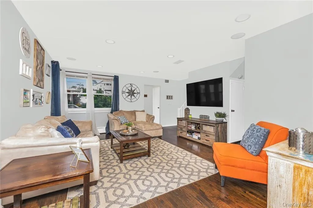 37 Troy Lane, Yonkers, NY, 4 Bedrooms Bedrooms, 5 Rooms Rooms,1 BathroomBathrooms,Residential Lease,For Rent,Troy,0,995253 37 Troy Lane, Yonkers, NY, 4 Bedrooms Bedrooms, 5 Rooms Rooms,1 BathroomBathrooms,Residential Lease,For Rent,Troy,0,995253