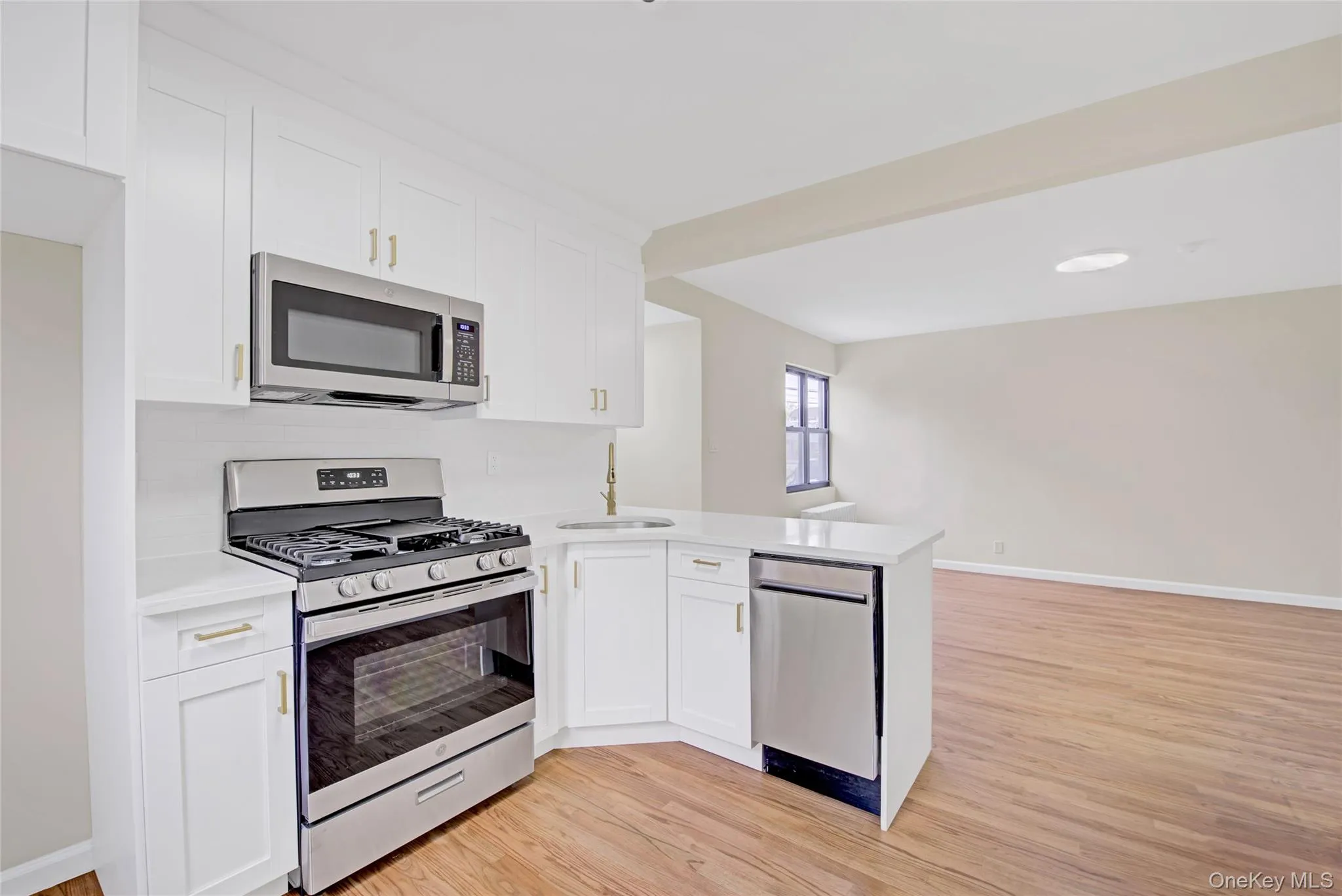 223-15 114th Road, New York, NY, 3 Bedrooms Bedrooms, 6 Rooms Rooms,1 BathroomBathrooms,Residential,For Rent,114th,0,995268 223-15 114th Road, New York, NY, 3 Bedrooms Bedrooms, 6 Rooms Rooms,1 BathroomBathrooms,Residential,For Rent,114th,0,995268
