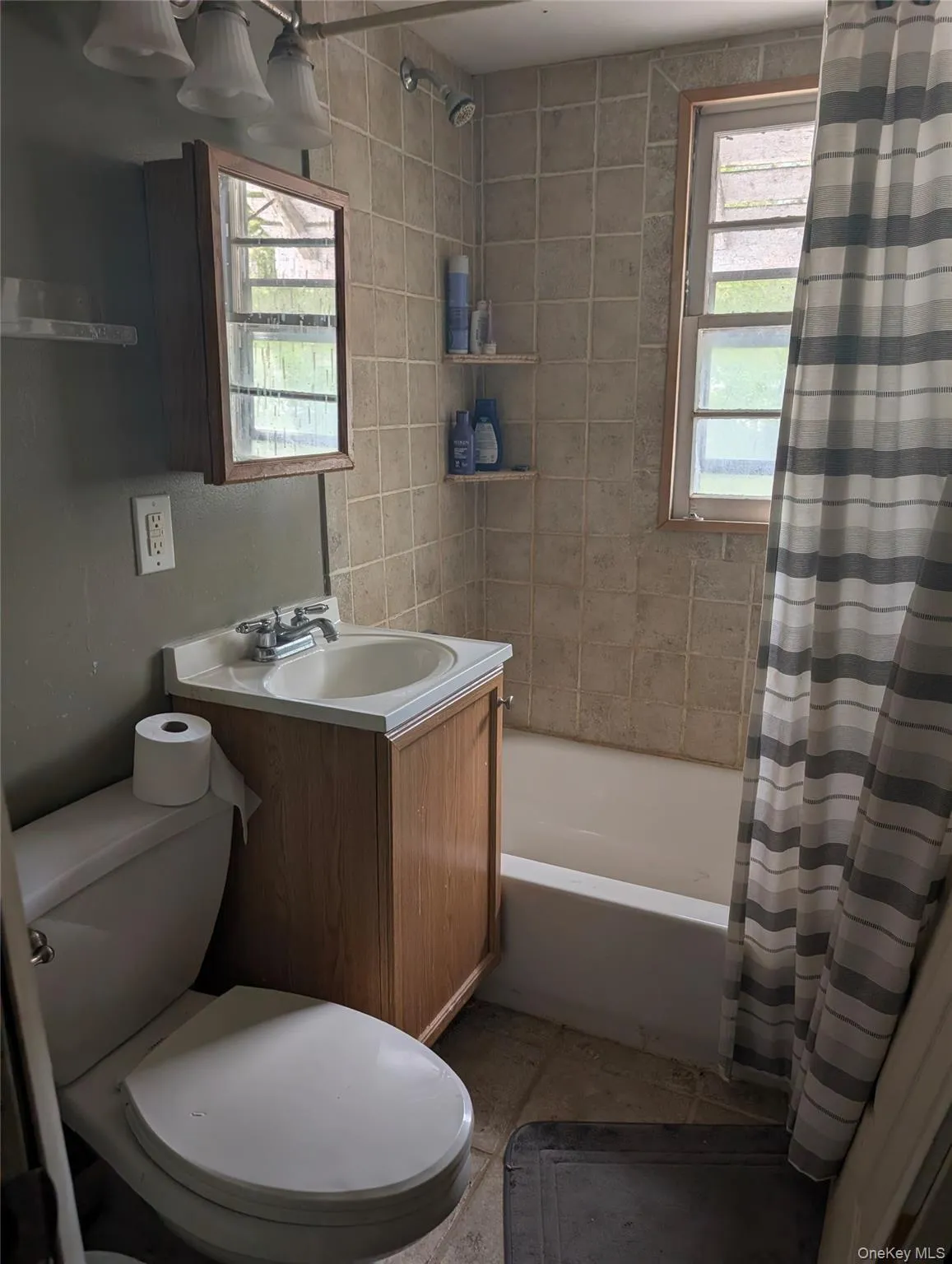 13 Venter Lane, Orangetown, NY, 4 Bedrooms Bedrooms, 9 Rooms Rooms,2 BathroomsBathrooms,Residential Sale,For Rent,Venter,0,995276 13 Venter Lane, Orangetown, NY, 4 Bedrooms Bedrooms, 9 Rooms Rooms,2 BathroomsBathrooms,Residential Sale,For Rent,Venter,0,995276
