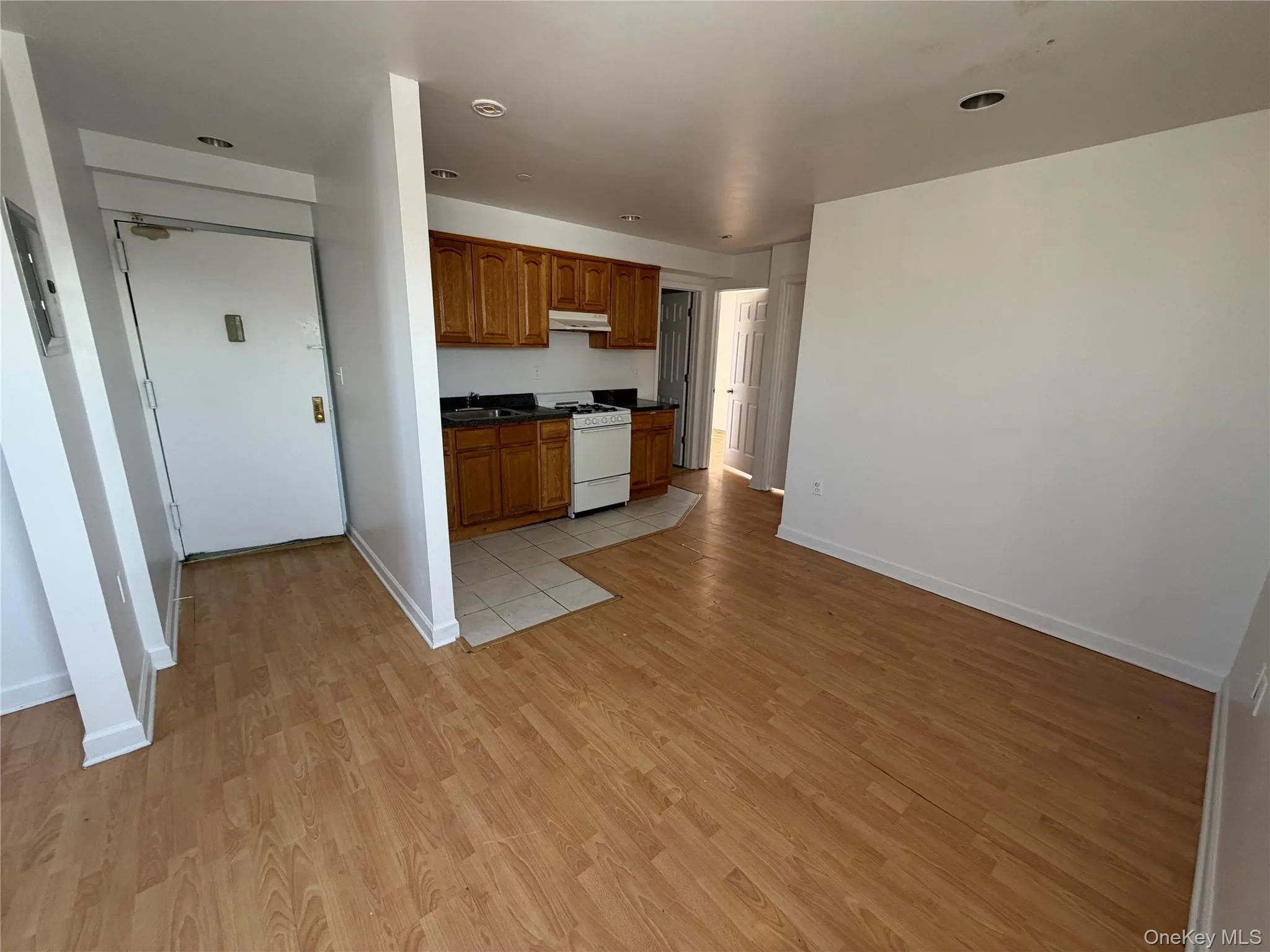 2381 Belmont Avenue, New York, NY, 2 Bedrooms Bedrooms, 6 Rooms Rooms,1 BathroomBathrooms,Residential Lease,For Rent,Belmont,0,995283 2381 Belmont Avenue, New York, NY, 2 Bedrooms Bedrooms, 6 Rooms Rooms,1 BathroomBathrooms,Residential Lease,For Rent,Belmont,0,995283