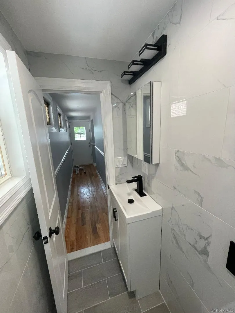 Full Bathroom with Vanity Full Bathroom with Vanity
