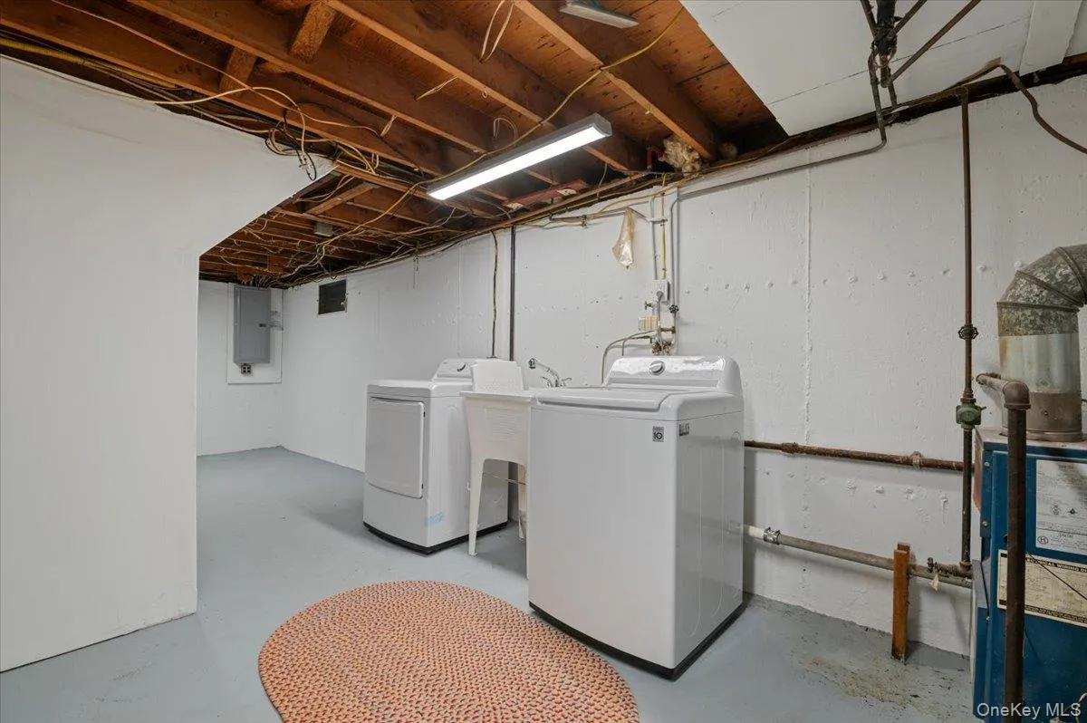 101 Red Oak Court, Brookhaven, NY, 3 Bedrooms Bedrooms, 7 Rooms Rooms,2 BathroomsBathrooms,Residential,For Rent,Red Oak,0,995289 101 Red Oak Court, Brookhaven, NY, 3 Bedrooms Bedrooms, 7 Rooms Rooms,2 BathroomsBathrooms,Residential,For Rent,Red Oak,0,995289