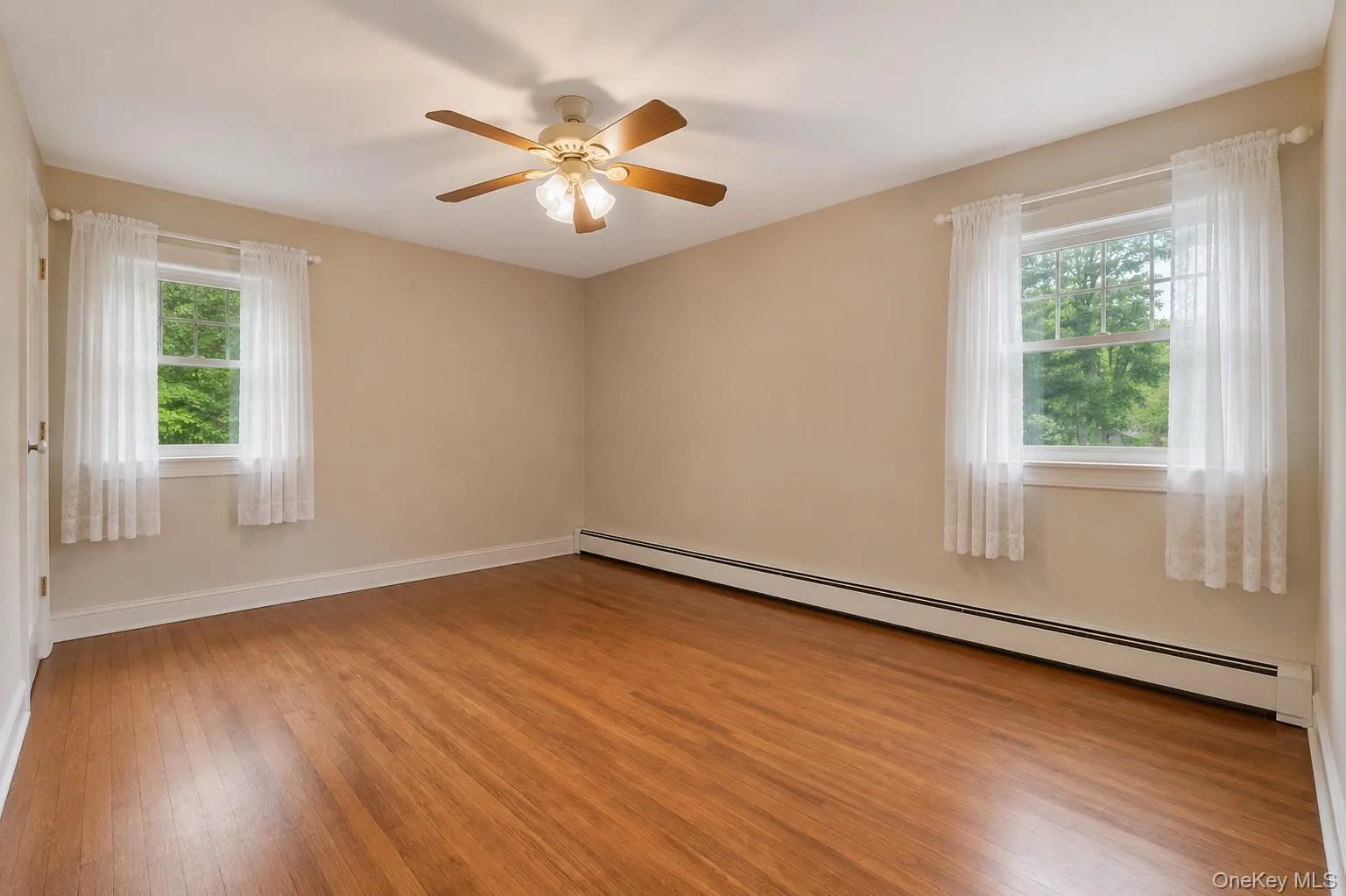 101 Red Oak Court, Brookhaven, NY, 3 Bedrooms Bedrooms, 7 Rooms Rooms,2 BathroomsBathrooms,Residential,For Rent,Red Oak,0,995289 101 Red Oak Court, Brookhaven, NY, 3 Bedrooms Bedrooms, 7 Rooms Rooms,2 BathroomsBathrooms,Residential,For Rent,Red Oak,0,995289