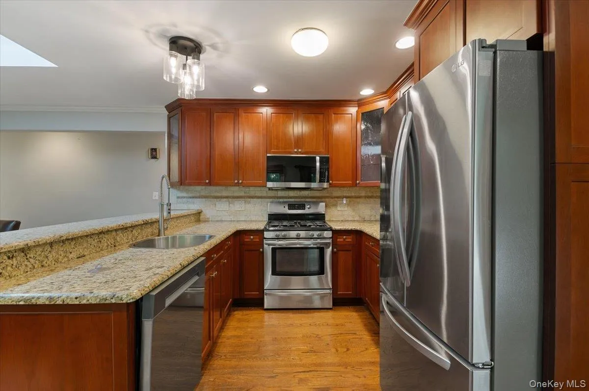 101 Red Oak Court, Brookhaven, NY, 3 Bedrooms Bedrooms, 7 Rooms Rooms,2 BathroomsBathrooms,Residential,For Rent,Red Oak,0,995289 101 Red Oak Court, Brookhaven, NY, 3 Bedrooms Bedrooms, 7 Rooms Rooms,2 BathroomsBathrooms,Residential,For Rent,Red Oak,0,995289