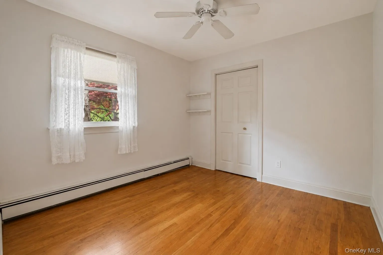 101 Red Oak Court, Brookhaven, NY, 3 Bedrooms Bedrooms, 7 Rooms Rooms,2 BathroomsBathrooms,Residential,For Rent,Red Oak,0,995289 101 Red Oak Court, Brookhaven, NY, 3 Bedrooms Bedrooms, 7 Rooms Rooms,2 BathroomsBathrooms,Residential,For Rent,Red Oak,0,995289