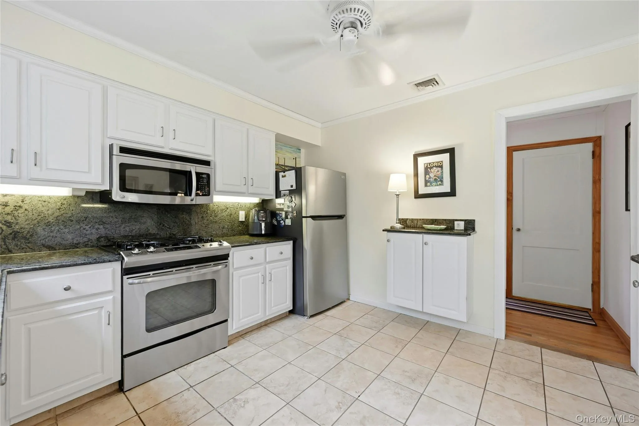 77 Bay Drive, Huntington, NY, 3 Bedrooms Bedrooms, 7 Rooms Rooms,2 BathroomsBathrooms,Residential,For Rent,Bay,0,995308 77 Bay Drive, Huntington, NY, 3 Bedrooms Bedrooms, 7 Rooms Rooms,2 BathroomsBathrooms,Residential,For Rent,Bay,0,995308