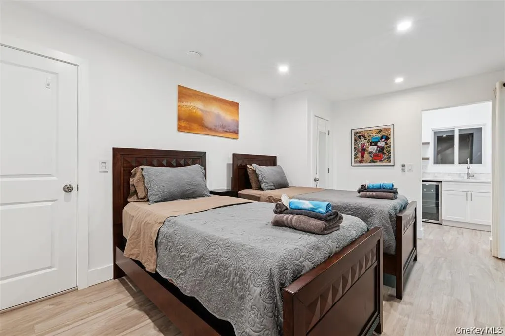 317 Sky Walk, Brookhaven, NY, 7 Bedrooms Bedrooms, 9 Rooms Rooms,5 BathroomsBathrooms,Residential Sale,For Rent,Sky,0,995314 317 Sky Walk, Brookhaven, NY, 7 Bedrooms Bedrooms, 9 Rooms Rooms,5 BathroomsBathrooms,Residential Sale,For Rent,Sky,0,995314