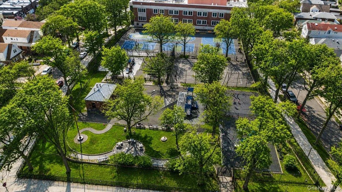 65-15 Alderton Street, New York, NY, 2 Bedrooms Bedrooms, 4 Rooms Rooms,1 BathroomBathrooms,Residential,For Rent,Alderton,0,995319 65-15 Alderton Street, New York, NY, 2 Bedrooms Bedrooms, 4 Rooms Rooms,1 BathroomBathrooms,Residential,For Rent,Alderton,0,995319