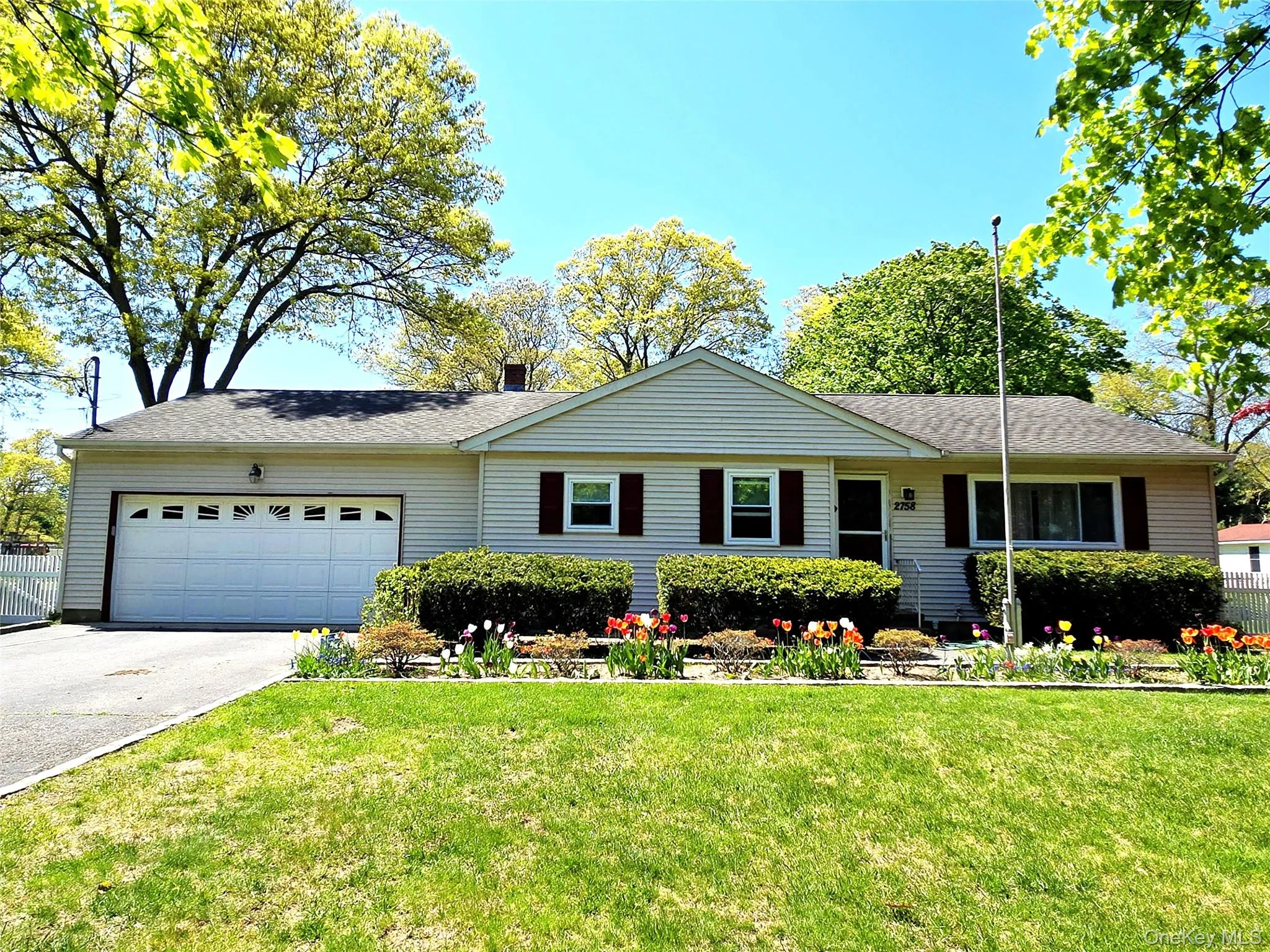 2758 N. Cedar Avenue, Islip, NY, 2 Bedrooms Bedrooms, 7 Rooms Rooms,2 BathroomsBathrooms,Residential Lease,For Rent,N. Cedar,0,995332 2758 N. Cedar Avenue, Islip, NY, 2 Bedrooms Bedrooms, 7 Rooms Rooms,2 BathroomsBathrooms,Residential Lease,For Rent,N. Cedar,0,995332